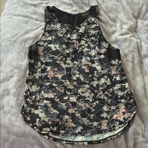 Lululemon women’s sculpt tank. Size 6.